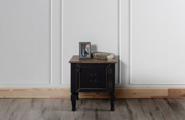 Hanah Home Ada Nightstand - Negro